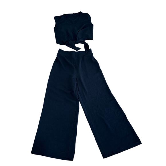 Worn once! Black Set Wide Leg Pants and V-Neck Short Sleeve Top Women's Medium - Picture 2 of 4
